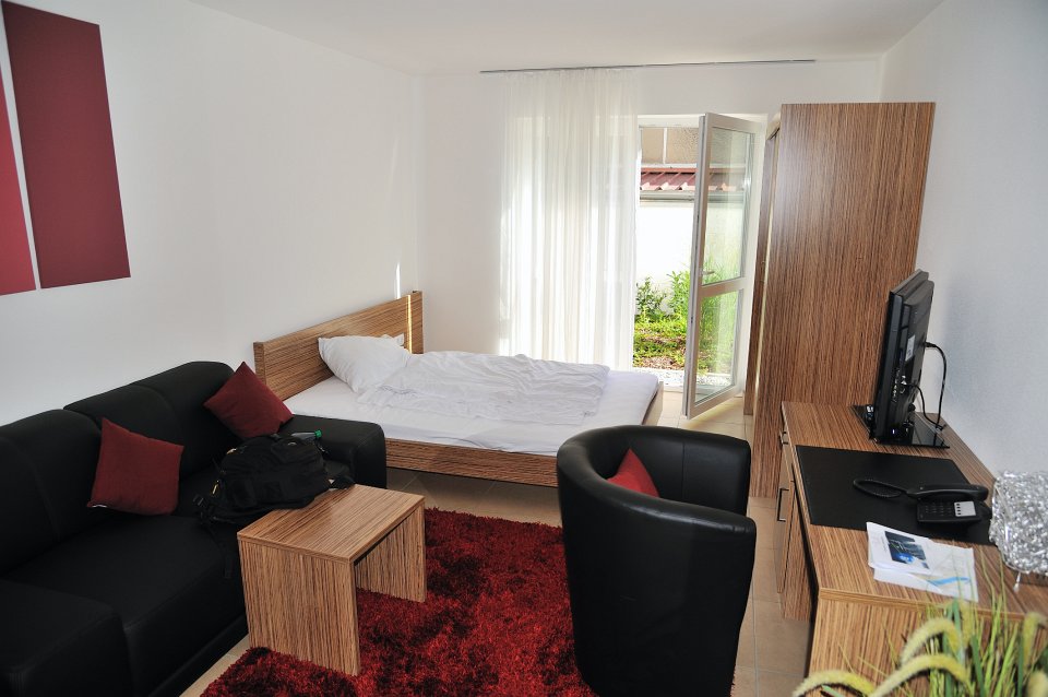 Bondensee-045.JPG - Mein Hotelzimmer in Konstanz