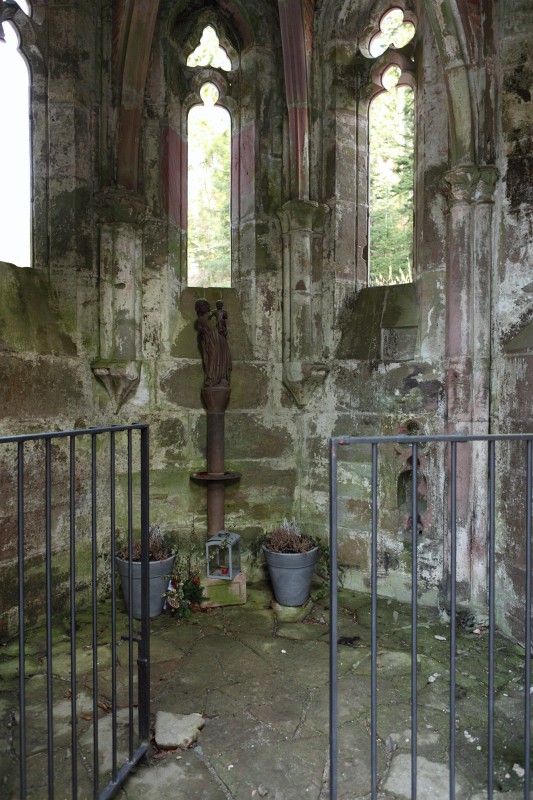 Gernsbach43.JPG - Das Kloster wurde um 1800 herum aufgegeben. So gesehen ist es innerhalb von relativ kurzer Zeit verfallen.