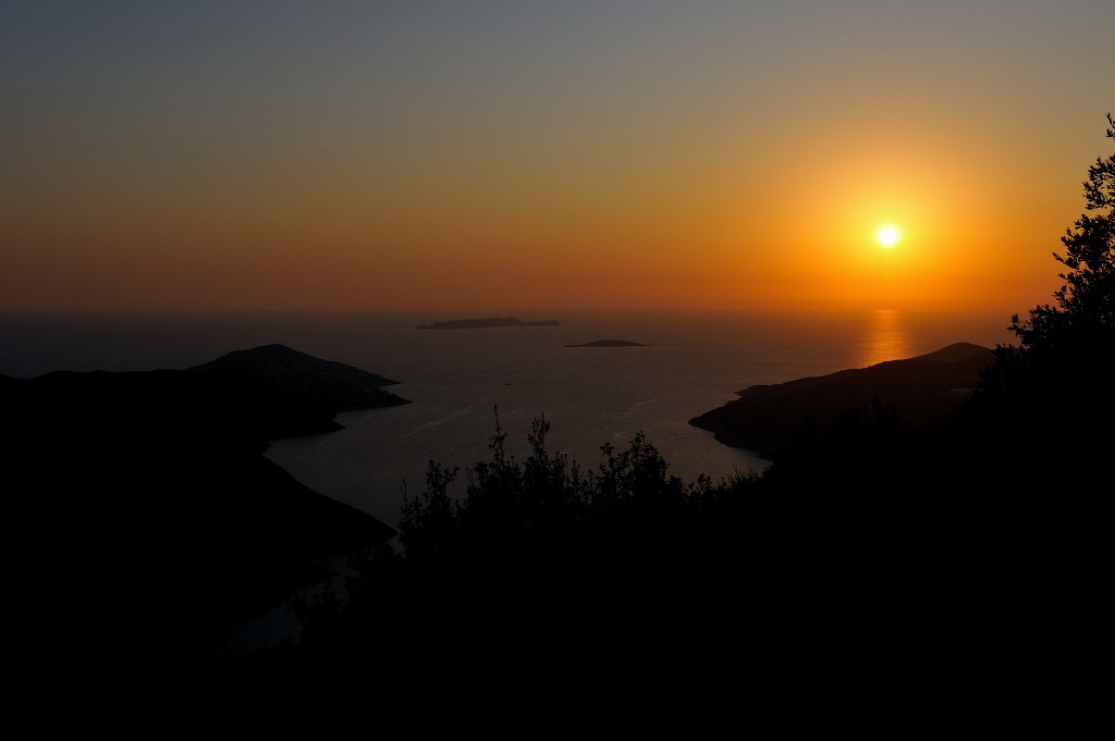 Kas-10-2009-028.jpg - Ein Sonnenuntergang an der türkischen Mittelmeerküste, der fast so schön wie der auf Santorini ist.