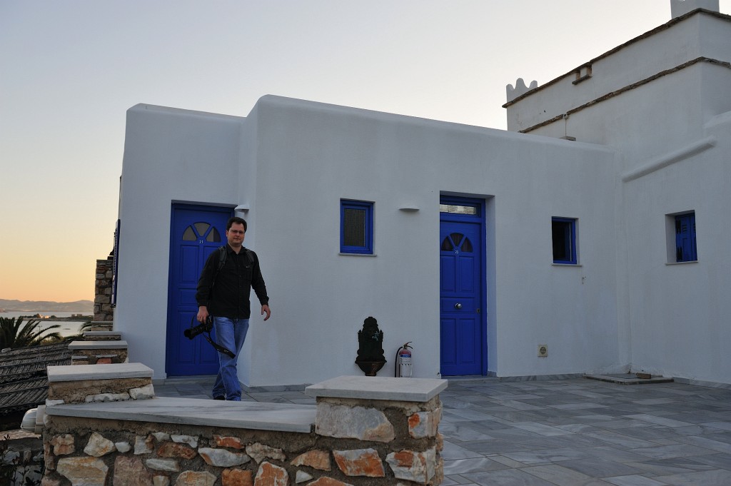 Kykladen-062009-009.jpg - Dies waren Dirks (linke Tür) und mein (rechte Tür) Zimmer in Paros.