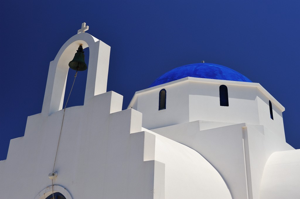 Kykladen-062009-041.jpg - Über diese Kirche stolpert man zuerst, wenn man in Antiparos ankommt.