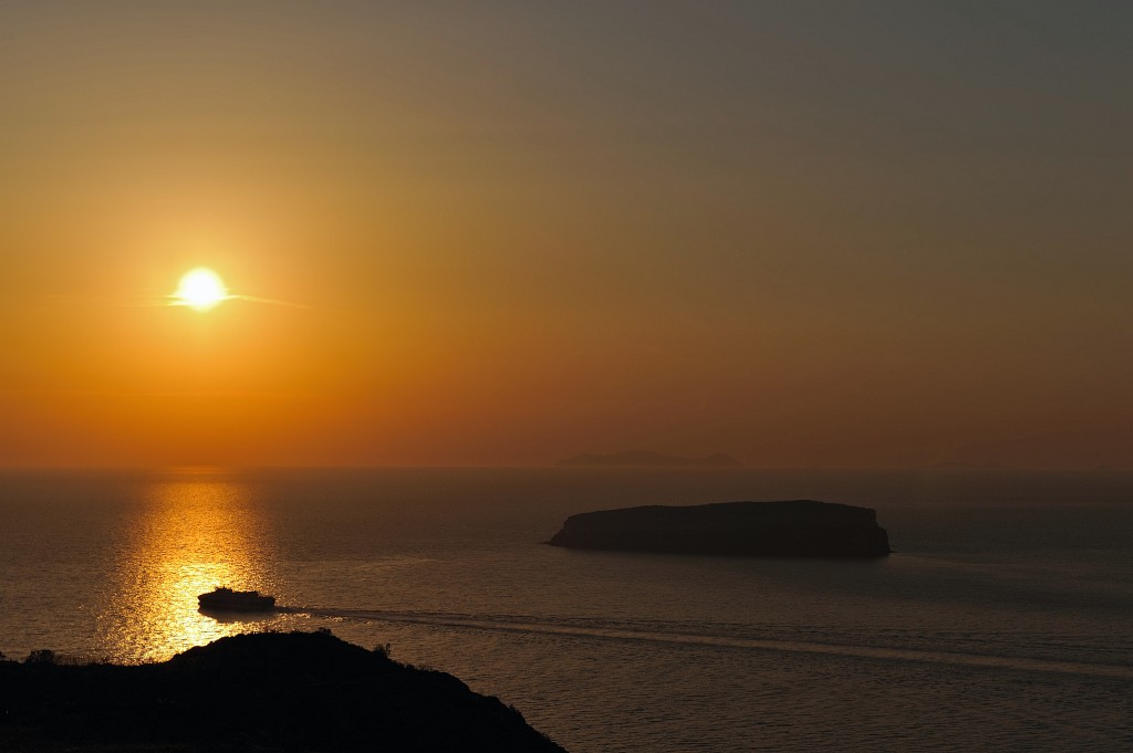 Kykladen-062009-156.jpg - Wieder wird es Abend und Dirk und ich möchten einen Sonnenuntergang im Südwesten der Insel fotografieren.
