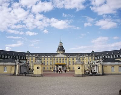 Mamiya: Das Karlsruher Schloss - Vorderseite