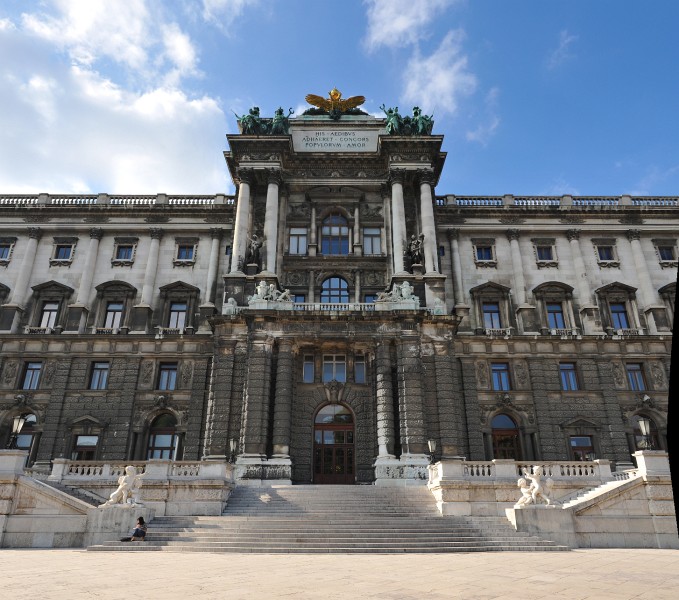 Wien-033.JPG - Ist wirklich nicht zu übersehen und in der Tat riesig. Die Wiener Hofburg - ahem - deren Rückseite.